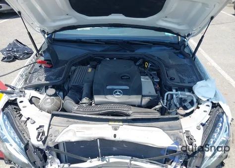 2017 Mercedes-Benz C 300 4Matic/Luxury 4Matic/Sport 4Matic z USA, uszkodzony, nr VIN 55SWF4KB1HU183192